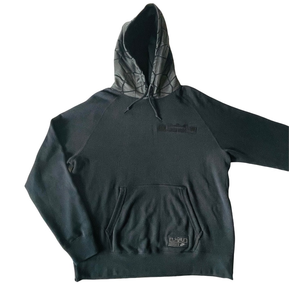 NWOT LeBron James Black Hoodie XL / VIRESCIT VULNERE VIRTUS